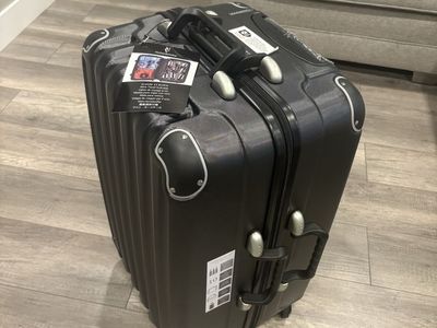Brand New VinGardeValise Grande 12-Bottle Wine Suitcase