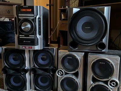 Sony MHC-EC77 Component System with 3-Disc Changer and Additional Speakers