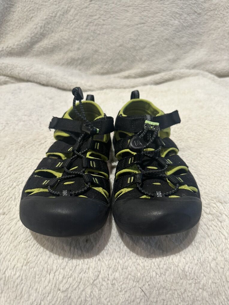 Keen Youth Size 3 Black/Lime, Hiking/Water Sandals