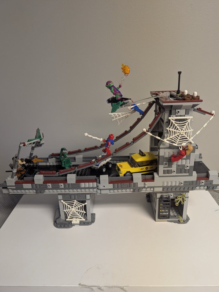 LEGO Marvel Super Heroes Web-Warriors Ultimate Bridge Battle Set 76057 Complete