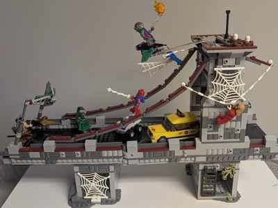 LEGO Marvel Super Heroes Web-Warriors Ultimate Bridge Battle Set 76057 Complete