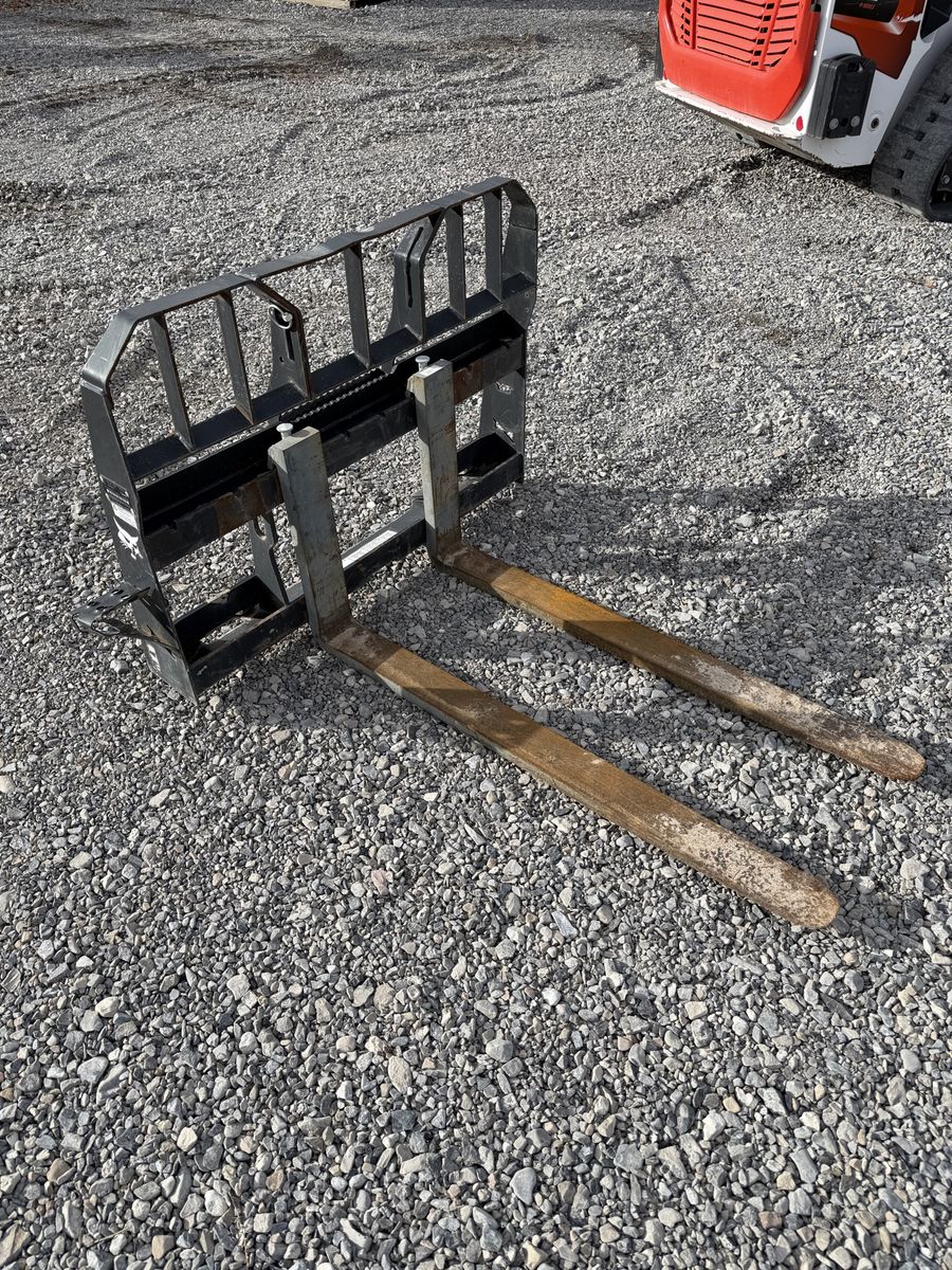 Bobcat 48" 4,000 Ibs heavy duty pallet forks