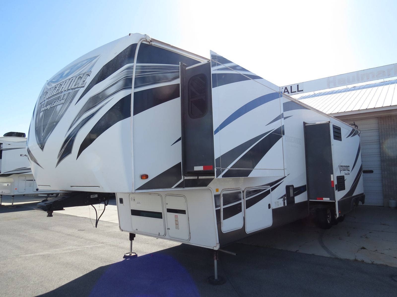 2016 Vengeance 39R12 (12' Garage!)