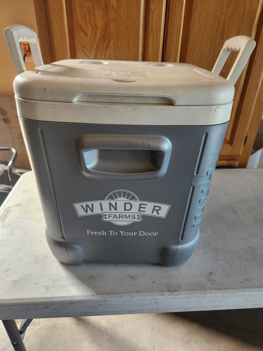 Igloo Ice Cube Cooler Winder Farms Fresh To Your Door Grey White