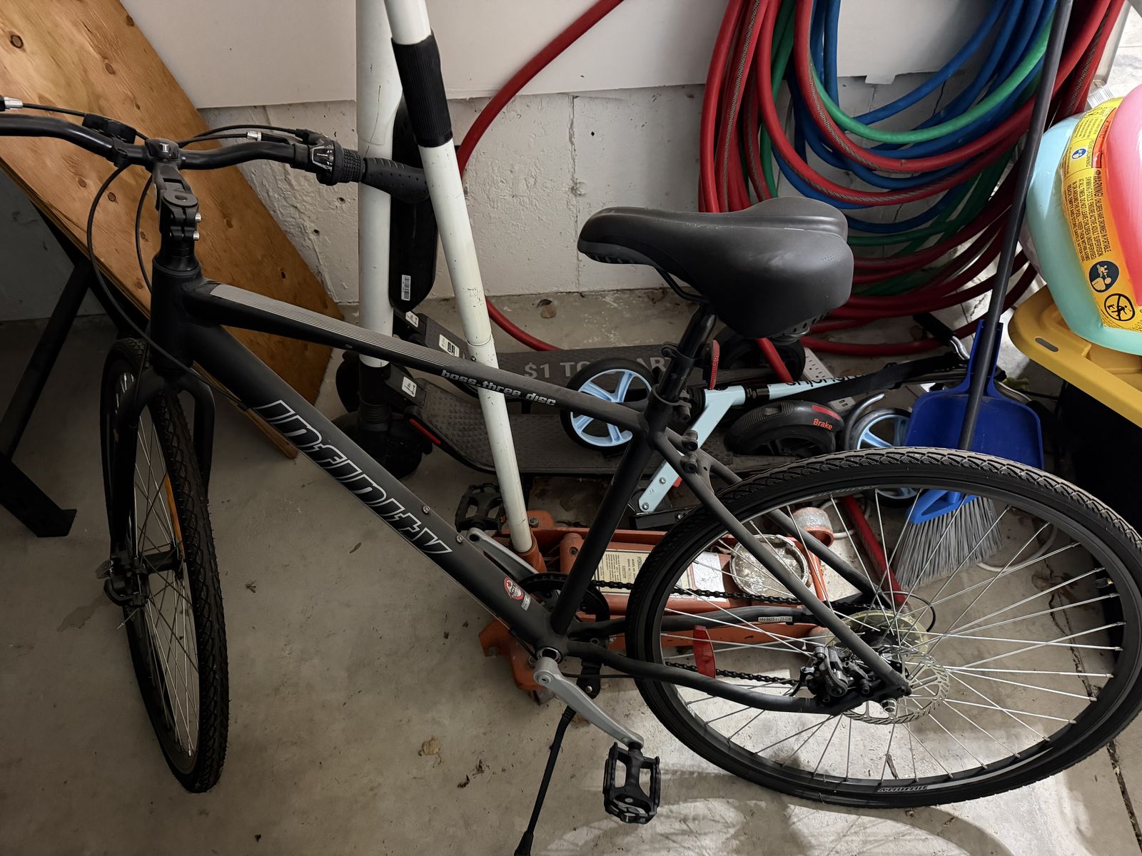 Infinity Boss Three Disc Hybrid Bike 700c 7 Speed 18-inch
