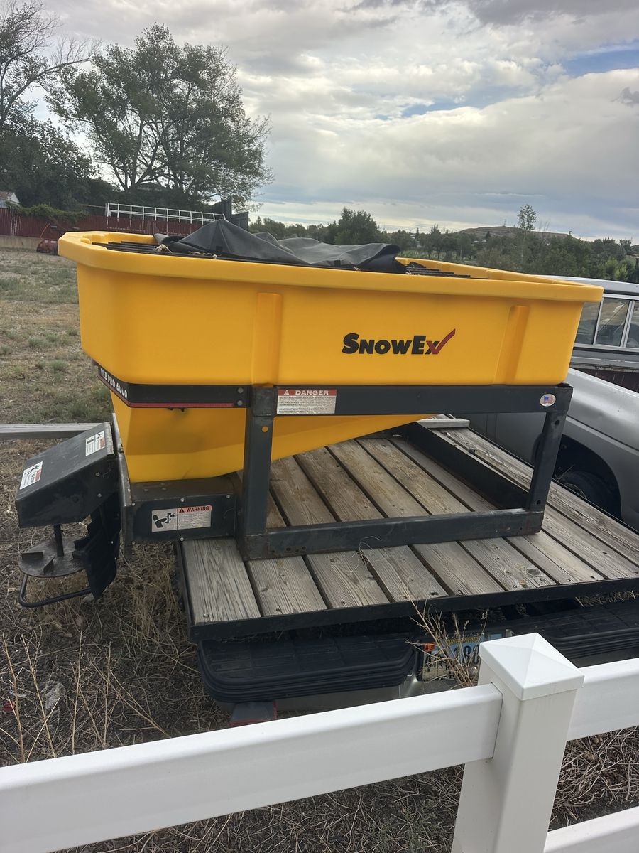 SnowEx Vee Pro 6000 Spreader