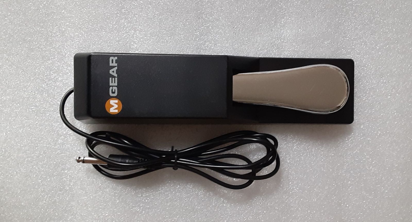 M-AUDIO SP-2 Universal Sustain Pedal - Classic Piano-Style Pedal - Compatible with MIDI Keyboards, Pianos, and Synthesizers