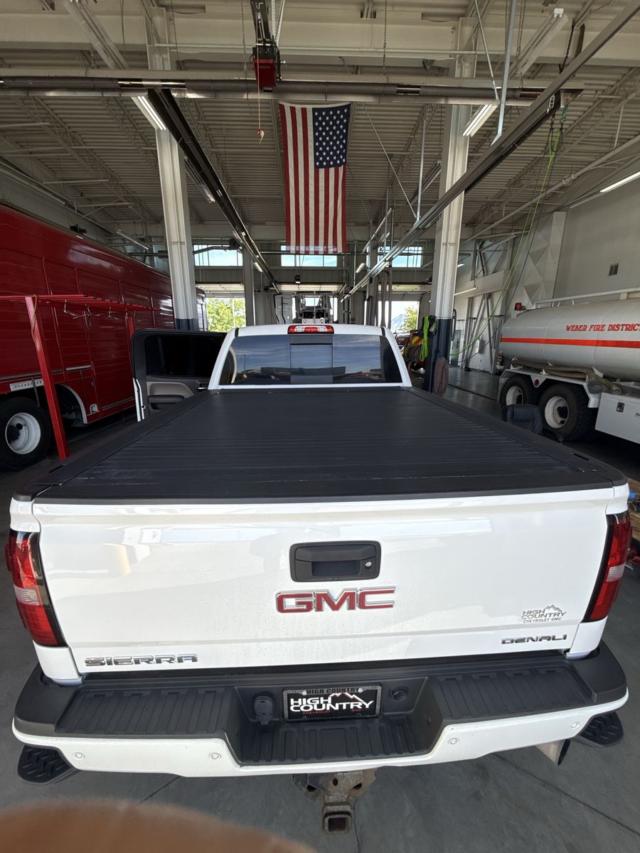 GMC/Chevy 6.5 foot Truck Tonneau Cover - automatic Retractable Bed Cover