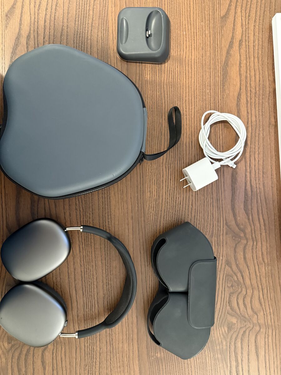 AirPods Pro Max + Hard Case + Charging Stand