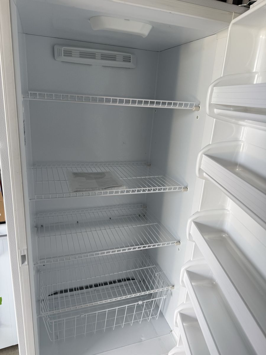 21 CF Upright Freezer Frigidaire