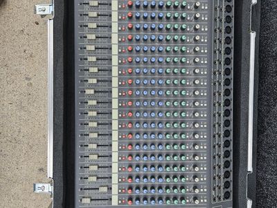 Yamaha Analog MX 200-24 Mixer plus Case