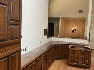 Free cabinetry - Come And Get 'Em!