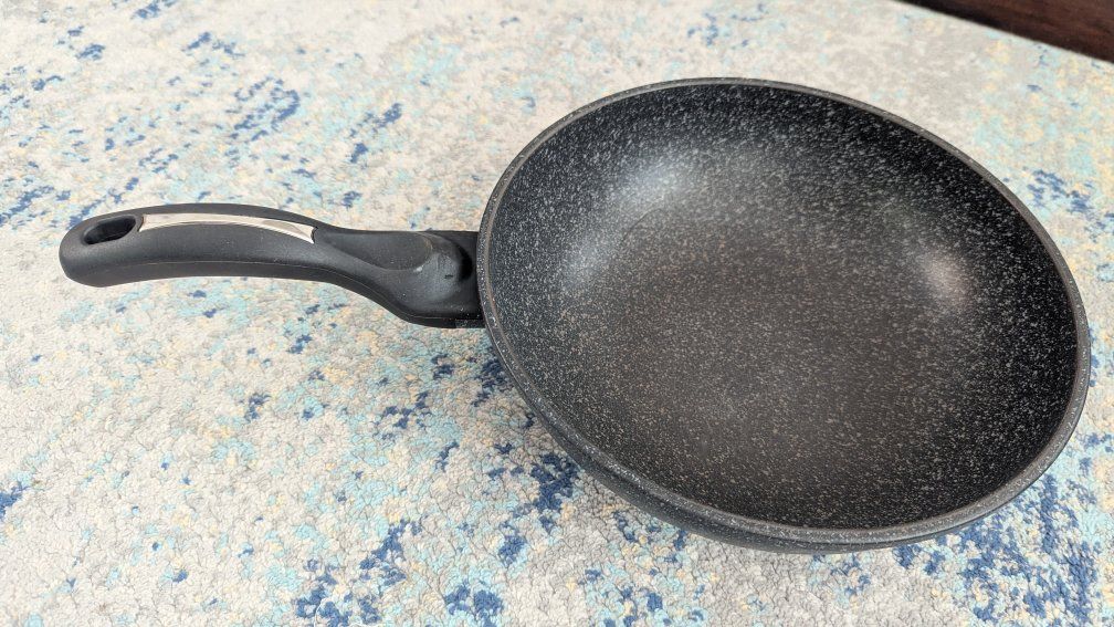 Ceramic coated wok style pan