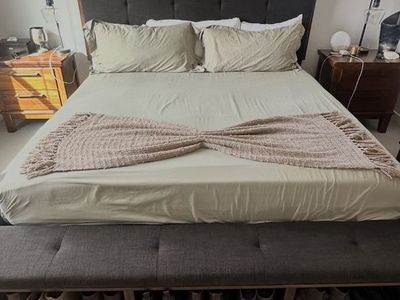 King Size Bedroom Set - Bed Frame with Bench, 2 Nightstands, Dresser & Mirror