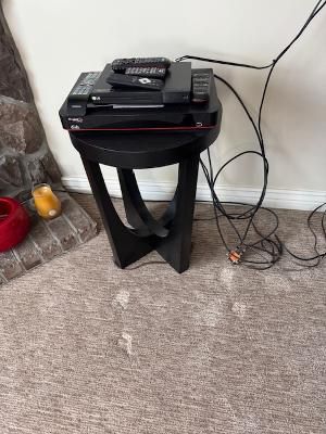 Round Accent Table – Stylish Curved Design