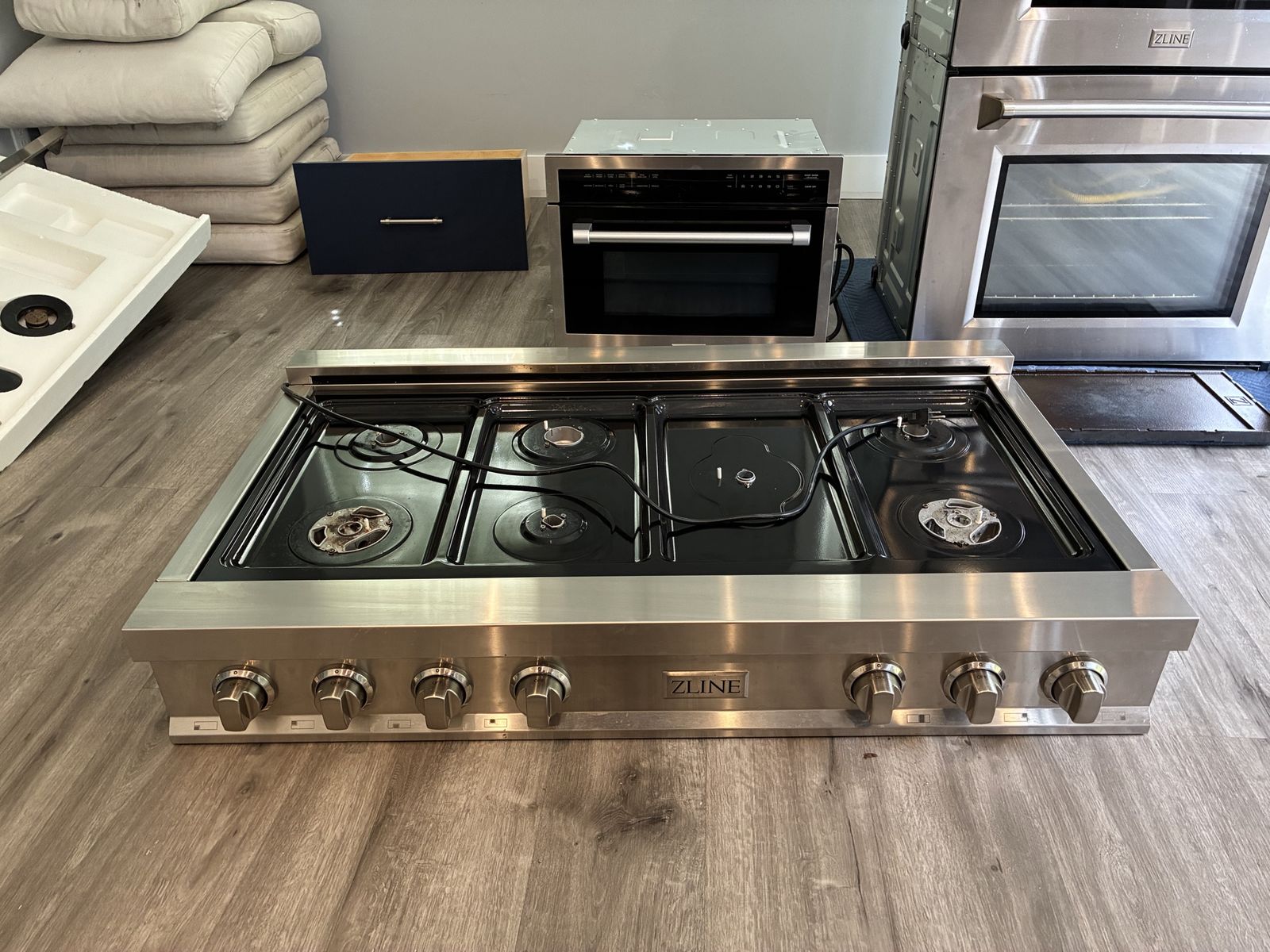 ZLINE 48" Stainless Steel Gas Rangetop (RT48) - 7 Burners, Griddle,