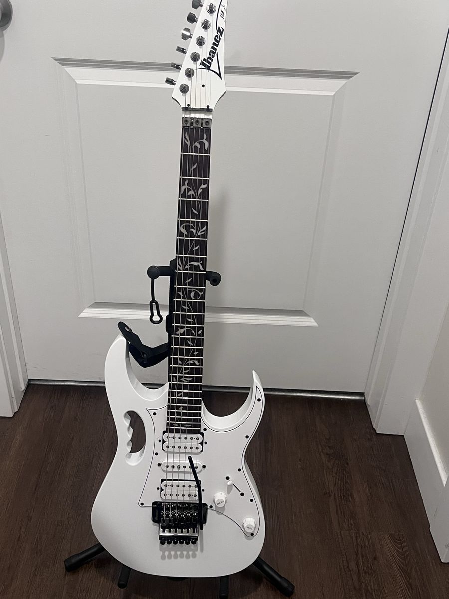 Ibanez JEMJR Steve signature