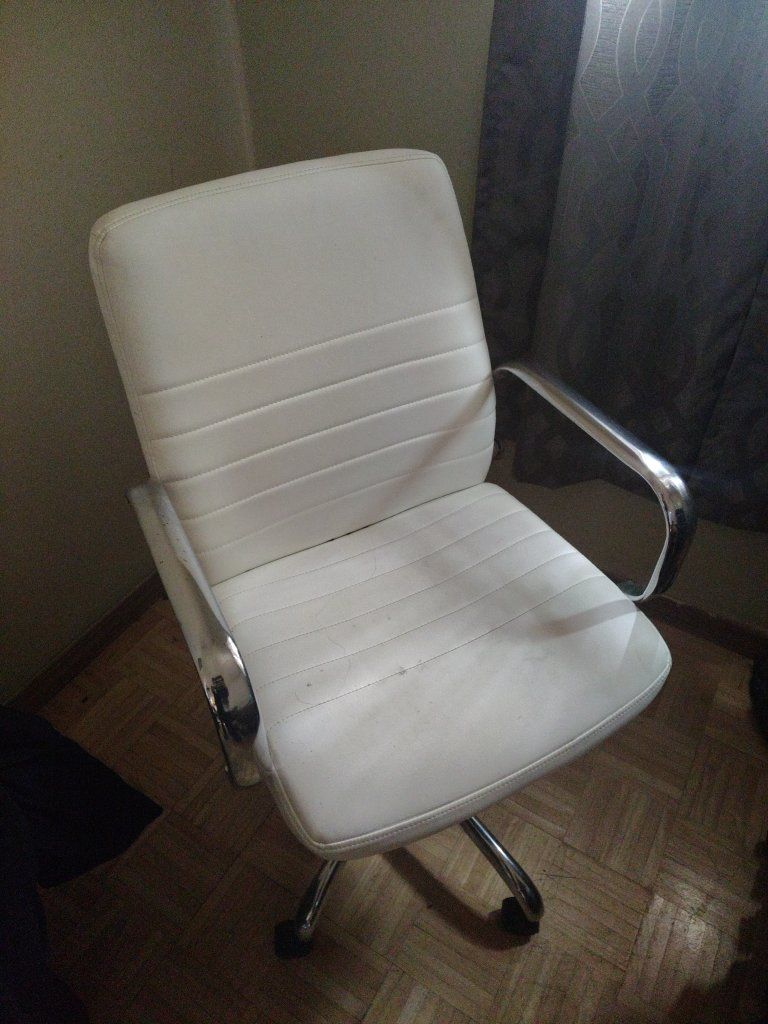 White Office Chair with Chrome Arms and Swivel Base - Adjustable Desk Chair
