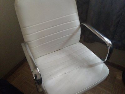 White Office Chair with Chrome Arms and Swivel Base - Adjustable Desk Chair