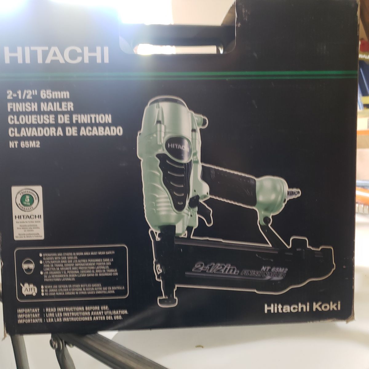 Hitachi NT65M2S 16-Gauge Finish Nailer with Integrated Air Duster & Toolless Adjustment