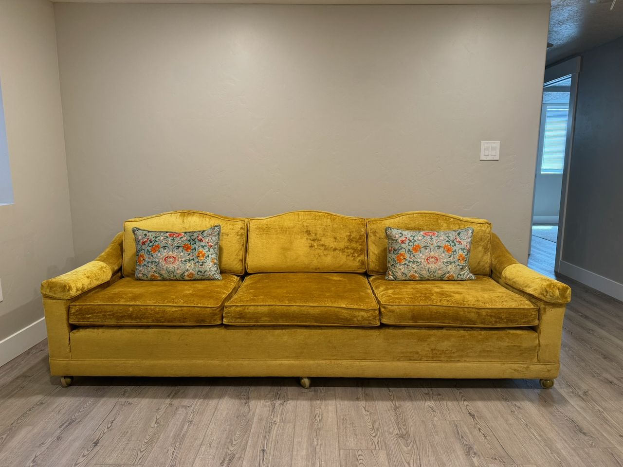 Yellow/mustard mid-century / 70s vibe couch