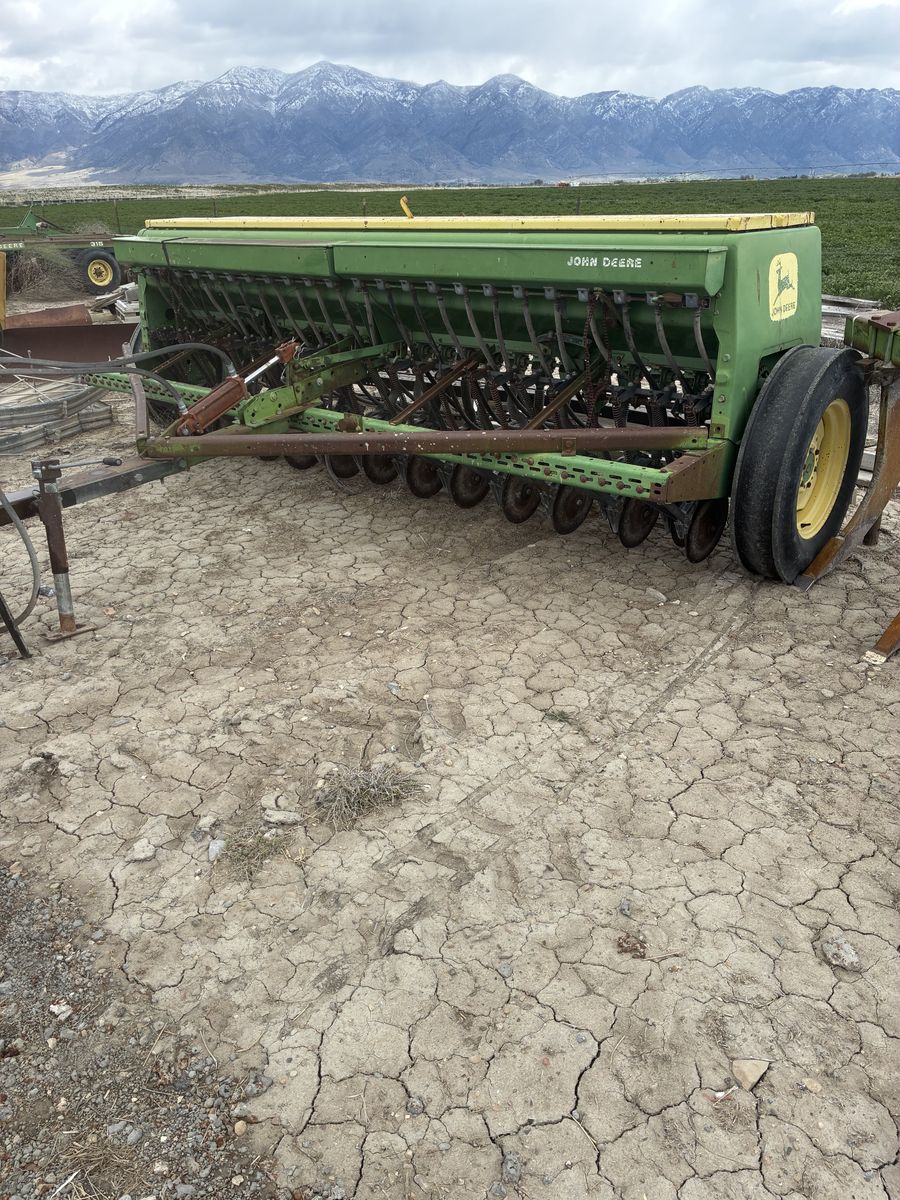 John Deere 8300 Drill