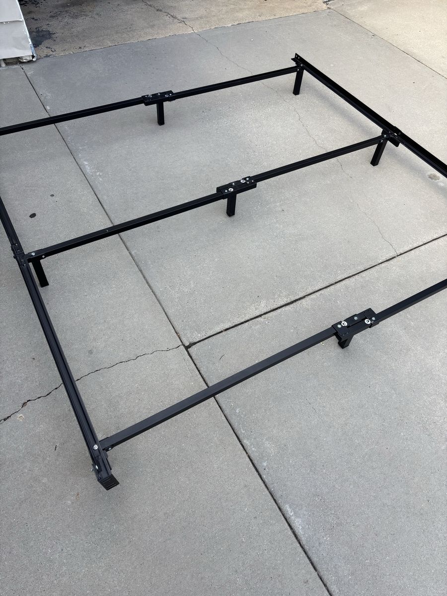 Zinus Michelle Compack Bed Frame KING - Sturdy Black Metal Adjustable Bed Frame with Support Legs. 7 inch.