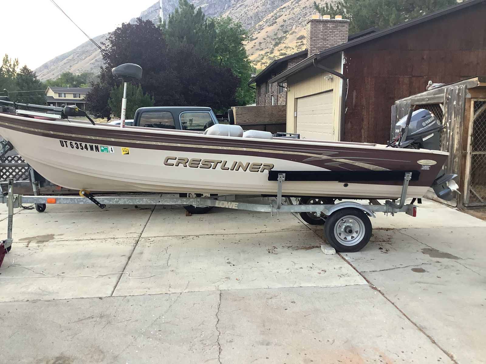 2000 16ft Crestliner Fish Hawk