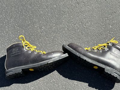 Vintage Italian Asolo Snowfield leather 75mm Nordic ski boots Made in Italy. Size 11.5 Vibram soles