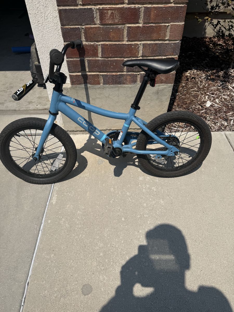 Co-op Rev 16 kids bike