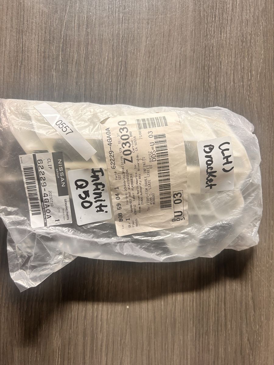 OEM Nissan Infiniti Q50 LH Bracket Clip