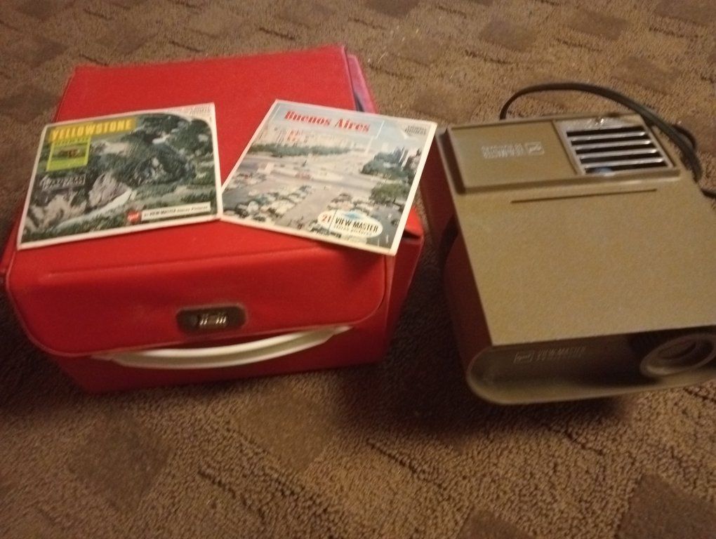 Vintage GAF View-Master Projector with Red Carrying Case and Reel Sets