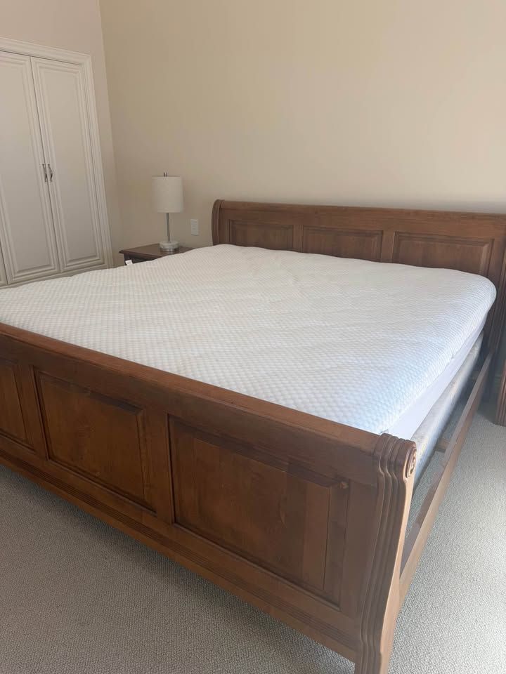 Wooden Sleigh Bed Frame, Dresser, & Nightstand Set - King Size, Traditional Style