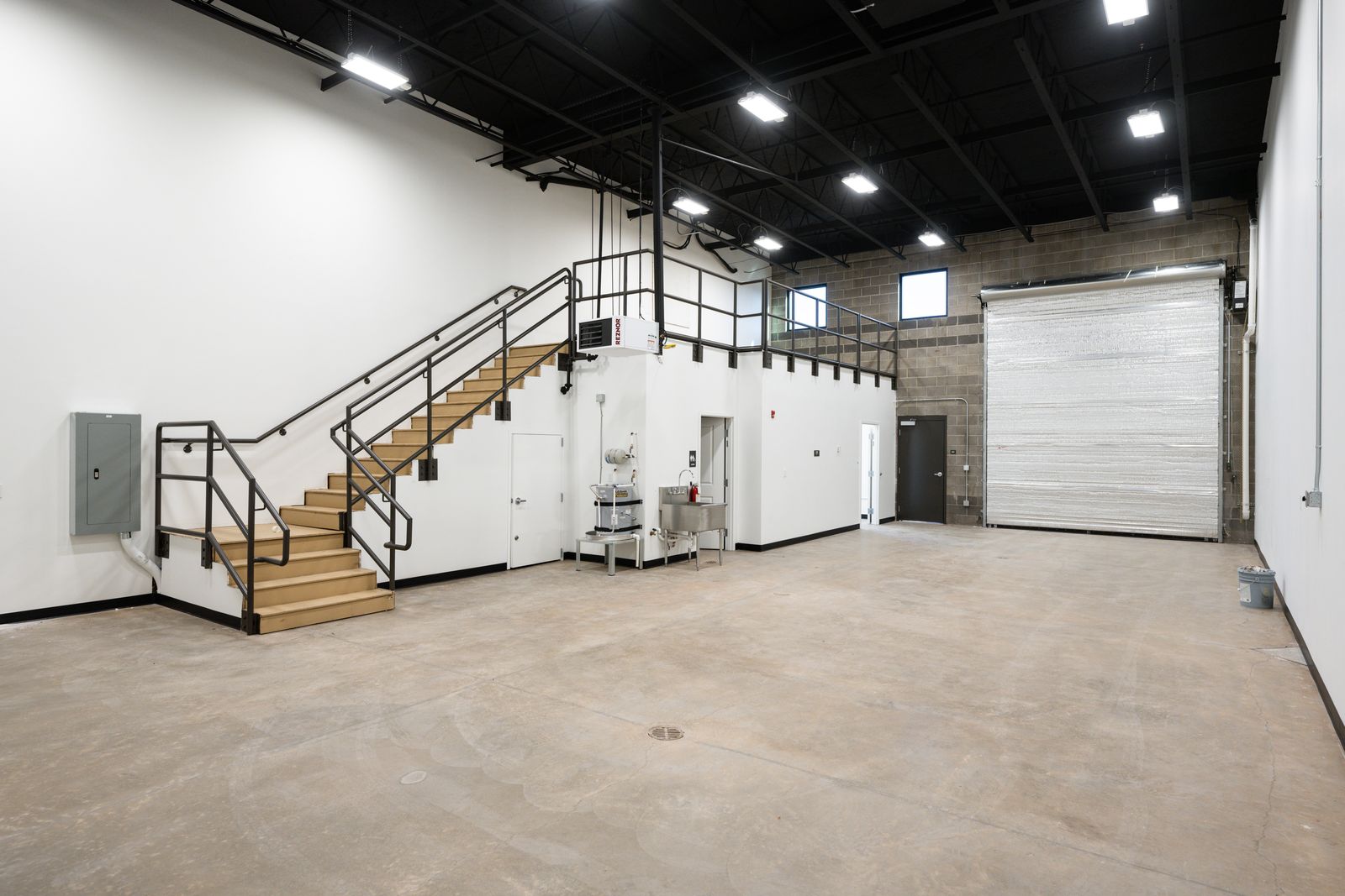 Main image 3