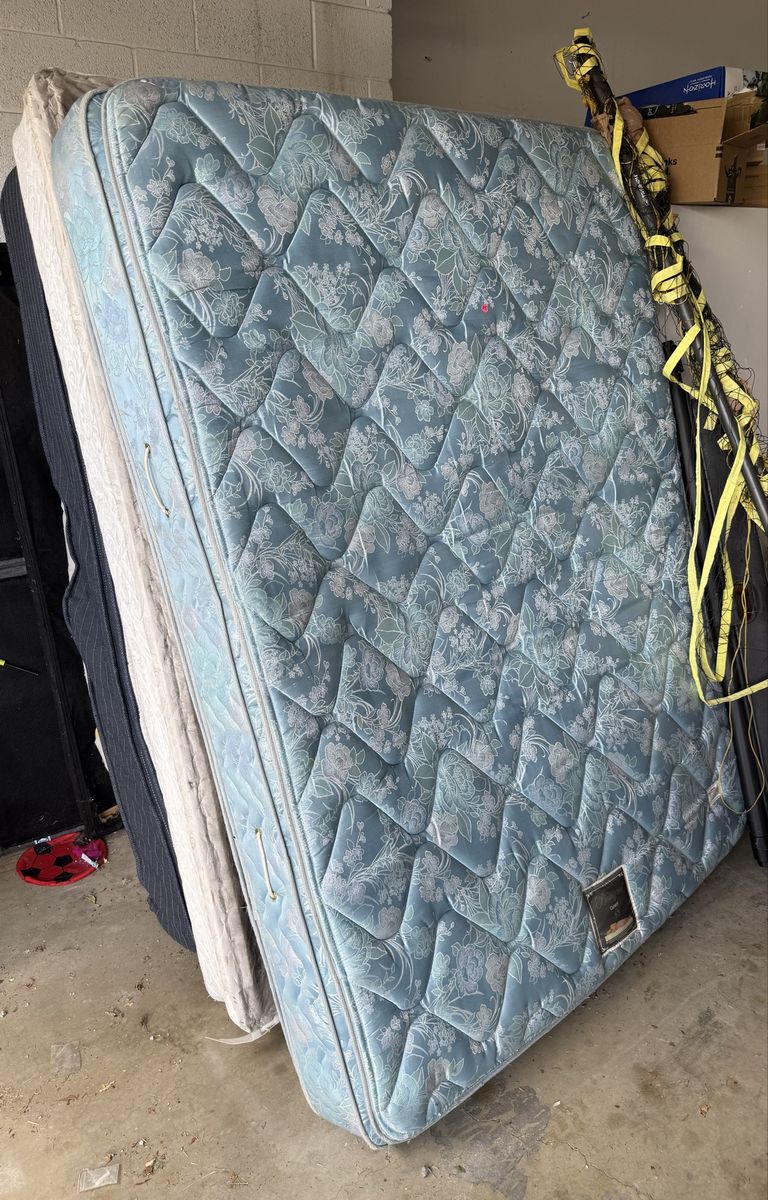 **FREE** Mattresses & Box Springs
