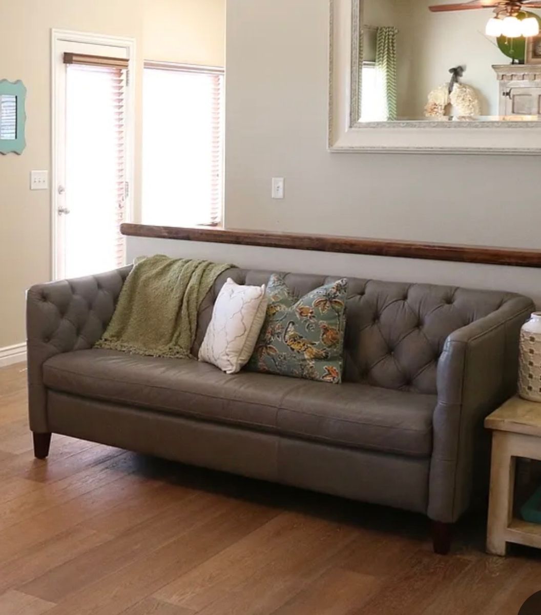Tufted Leather Sofa and Loveseat Set in Grey