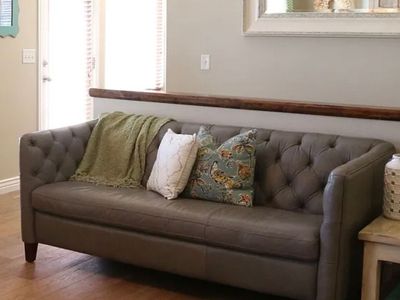 Tufted Leather Sofa and Loveseat Set in Grey
