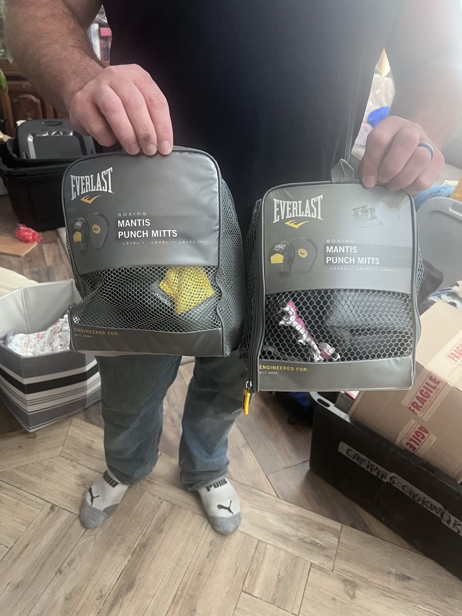 Everlast Mantis Punch Mitts & Boxing Gloves Set