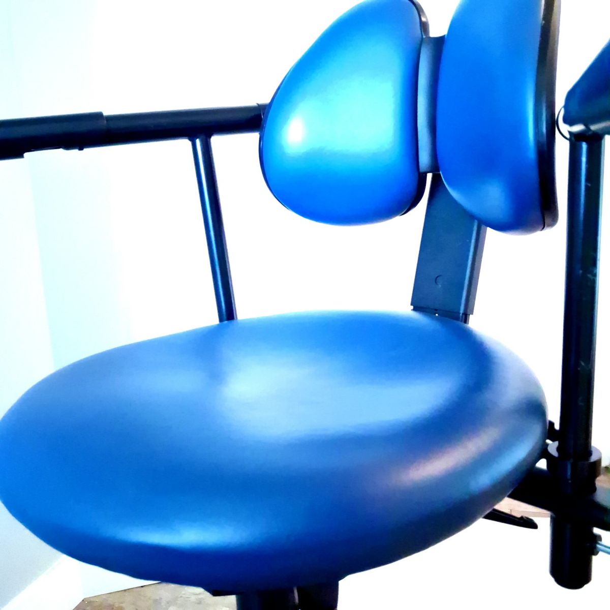 RGP 400D Ergonomic Stool including two armrests