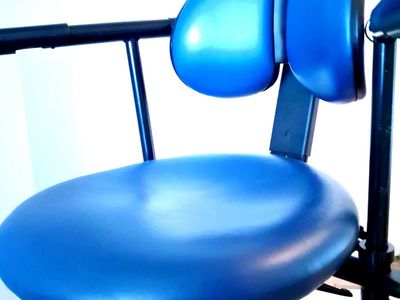 RGP 400D Ergonomic Stool including two armrests
