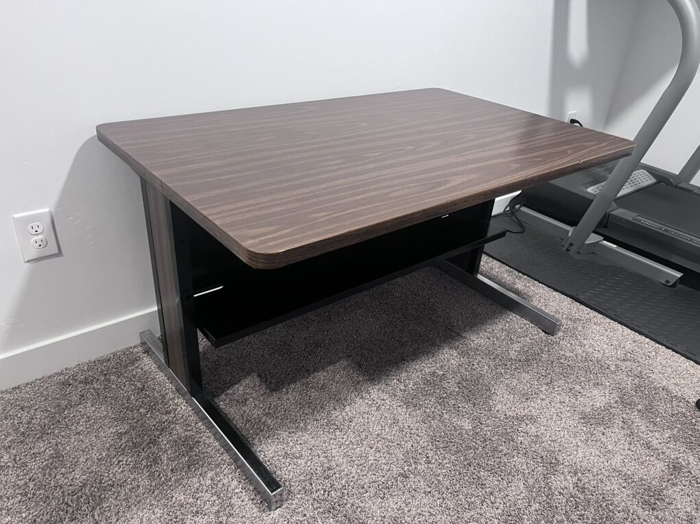 Sturdy Metal Base Desk 30x48