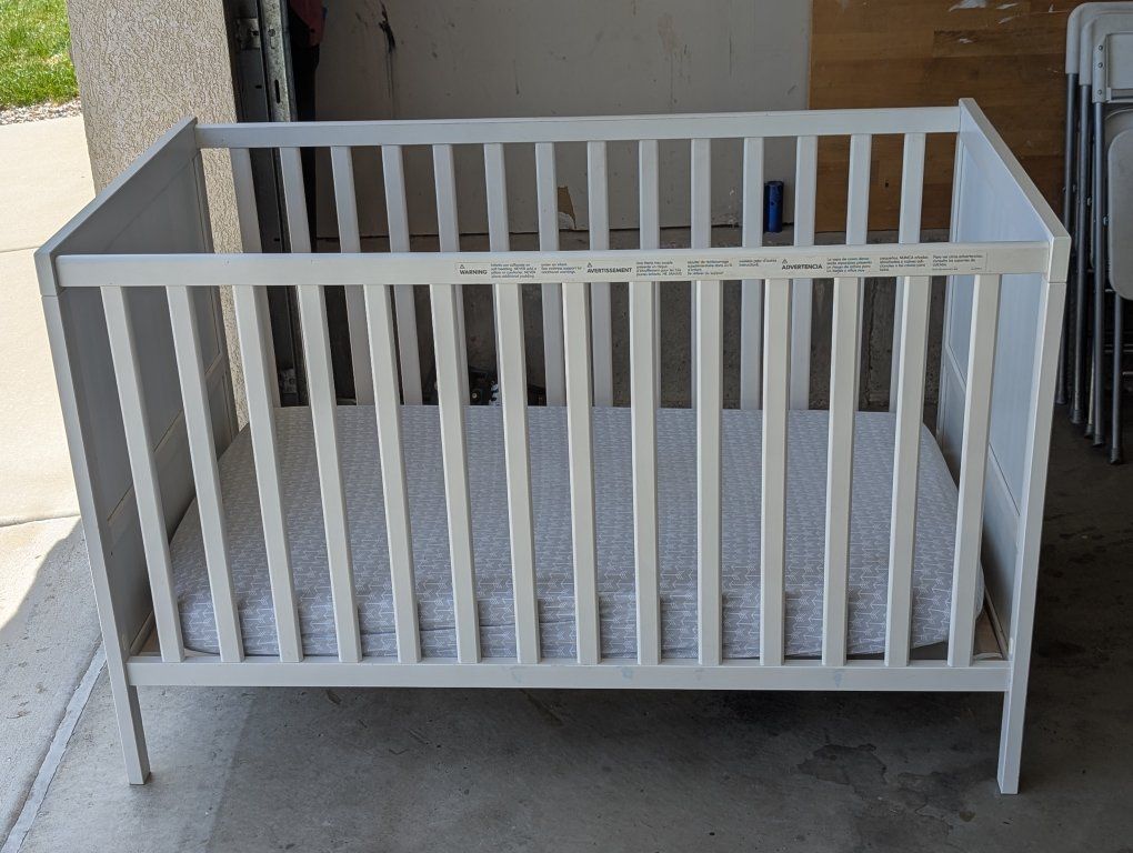 Convertible crib/bed and mattress