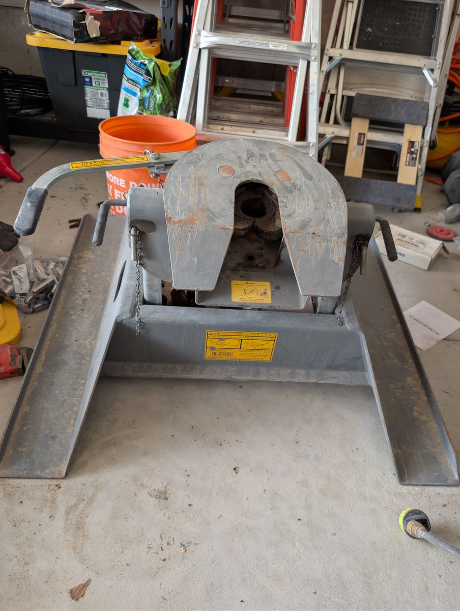 B&W Companion Fifth Wheel Hitch