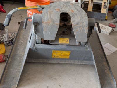 B&W Companion Fifth Wheel Hitch