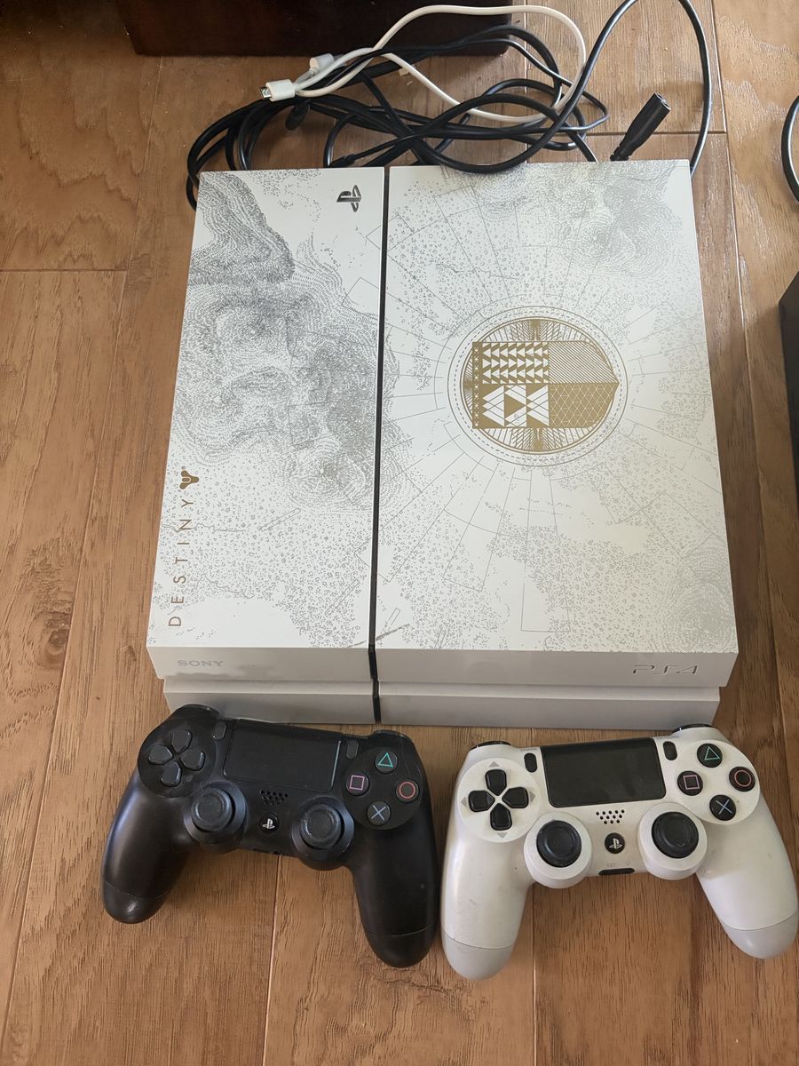 Limited Edition Destiny PS4