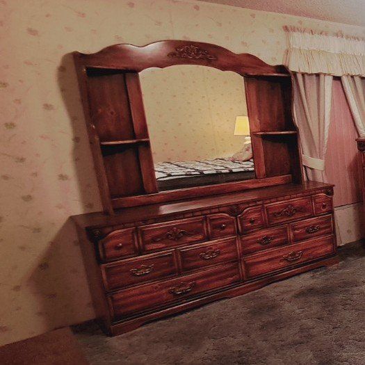 Complete 5-Piece Bedroom Set + Lamps + Wall Art –