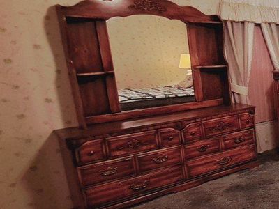 Complete 5-Piece Bedroom Set + Lamps + Wall Art –