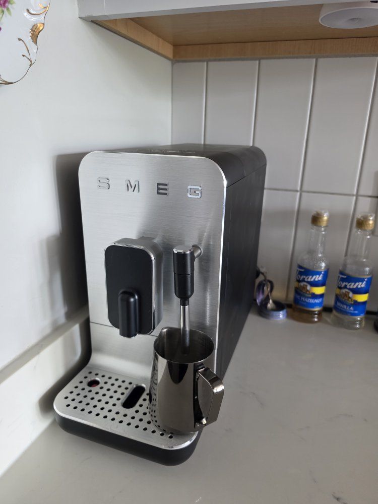 Smeg fully automatic bean to cup espresso machine