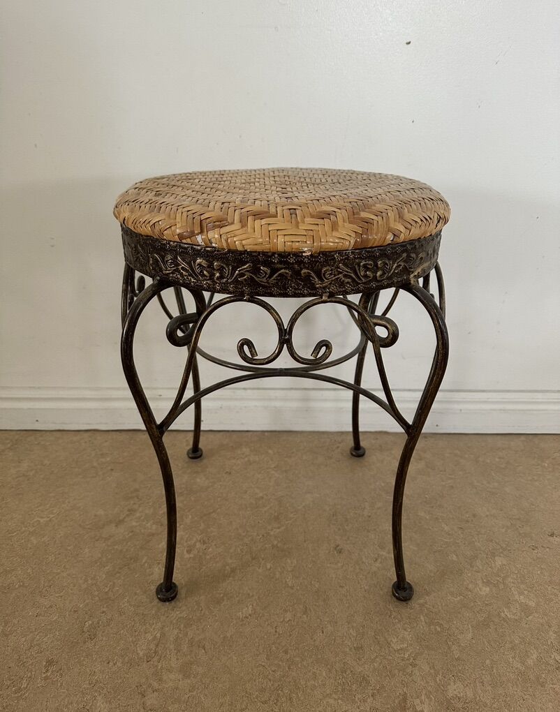 Wroght Iron Stoool / Chair