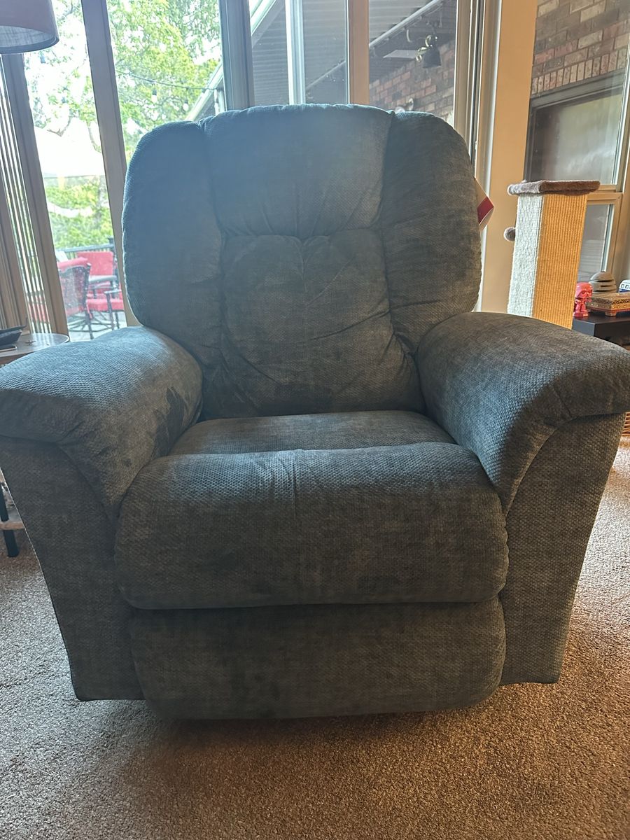 La-Z-Boy Rocking Recliner with Swivel Base - Excellent Condition